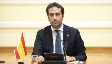 WATCH: Spain's polyglot economy minister wows investors in Tokyo by speaking Japanese for over two minutes