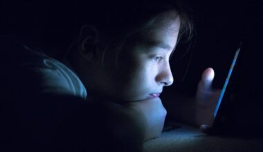 The pressure to get a smartphone for my teen daughter was immense. We found a compromise – The Irish Times