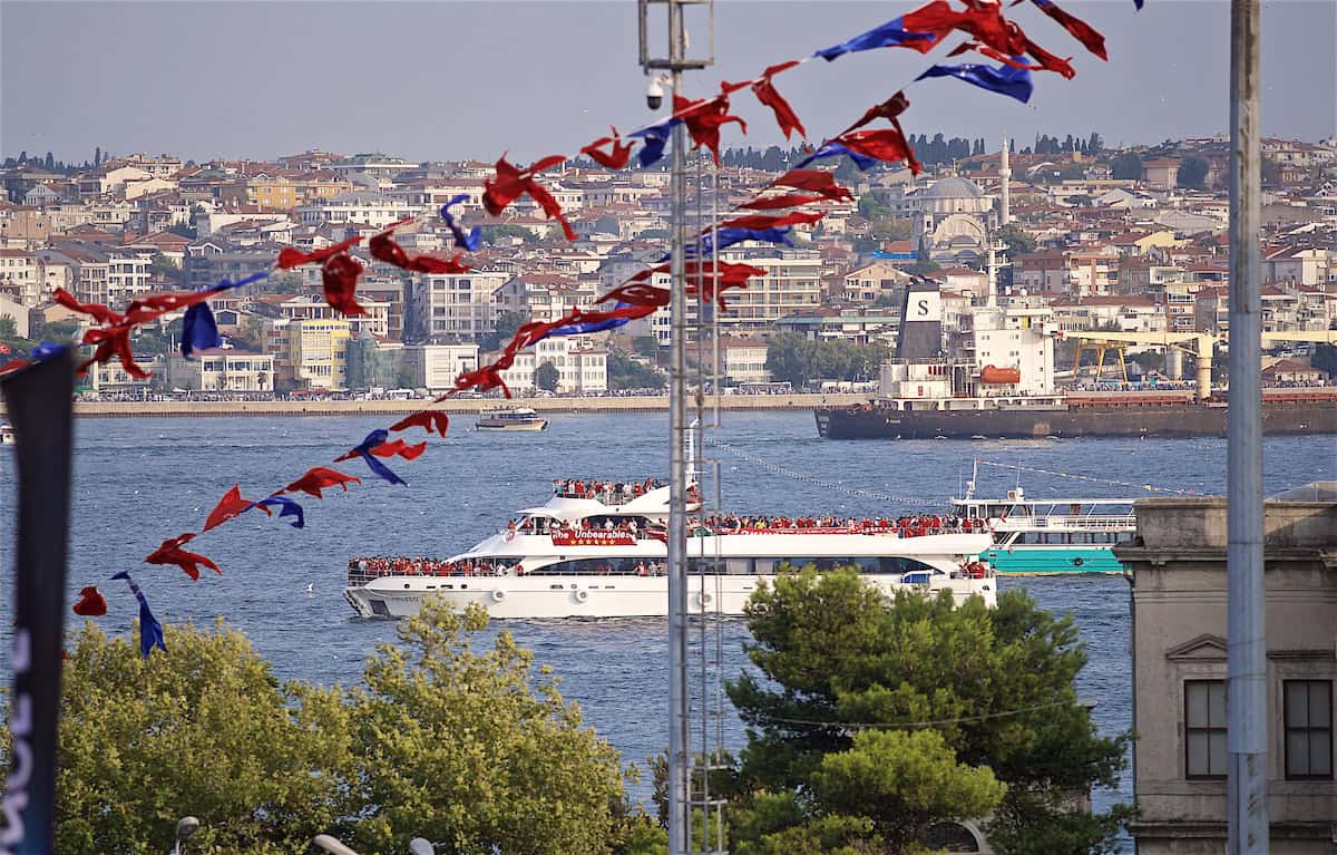 ISTANBUL, TURKEY - Wednesday, August 14, 2019: Liverpool supporters on a cruise ship sail along the Bosphorus with 'The Unbearables' banner before the UEFA Super Cup match between Liverpool FC and Chelsea FC at Besiktas Park. (Pic by David Rawcliffe/Propaganda)