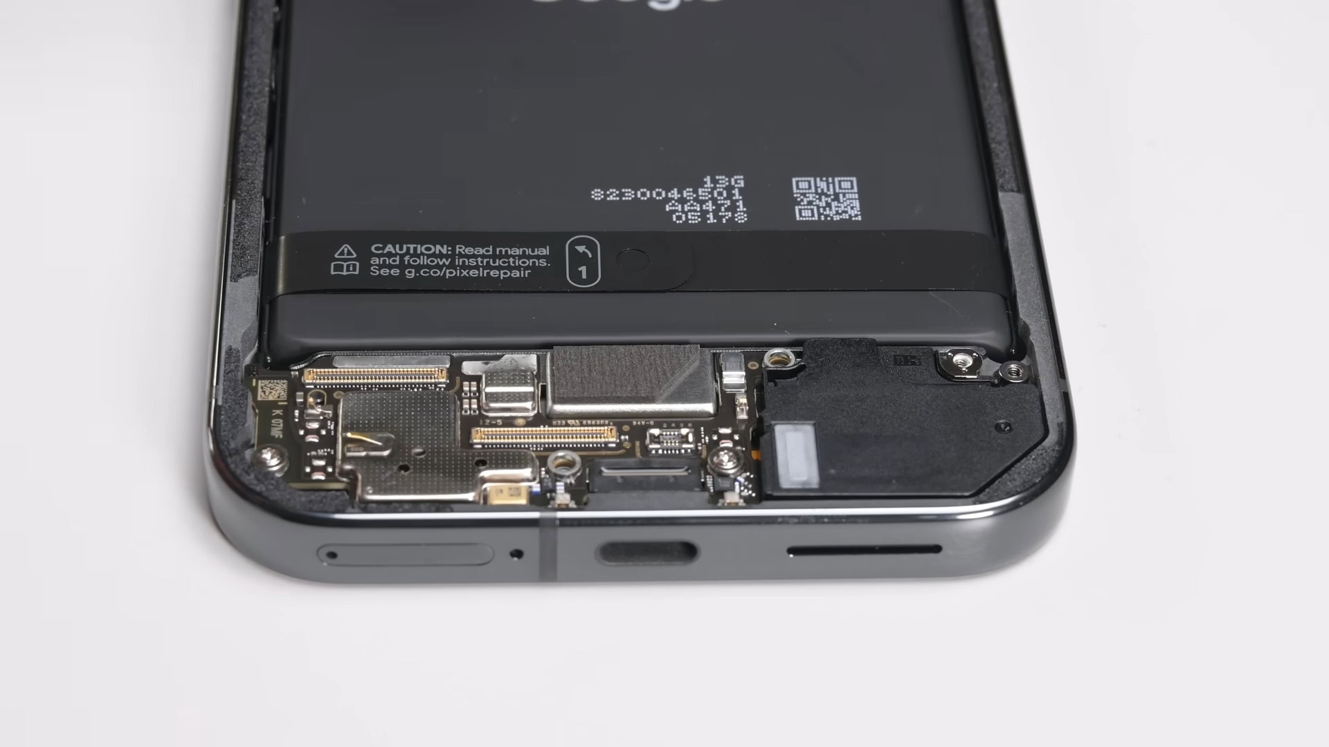 Pixel 9 Pro XL iFixit Teardown Battery removal (2)