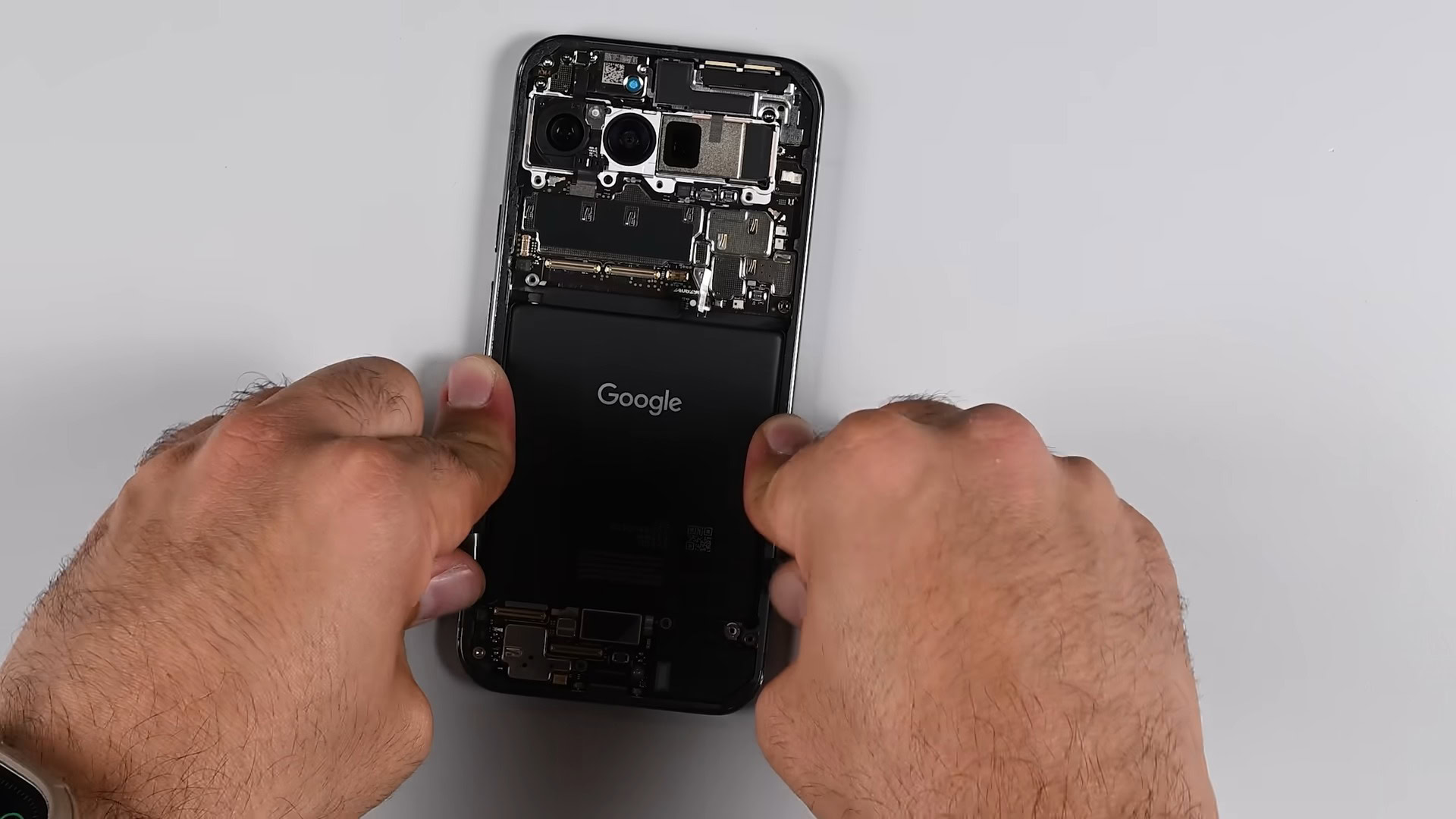 Pixel 9 Pro XL iFixit Teardown Battery removal (4)