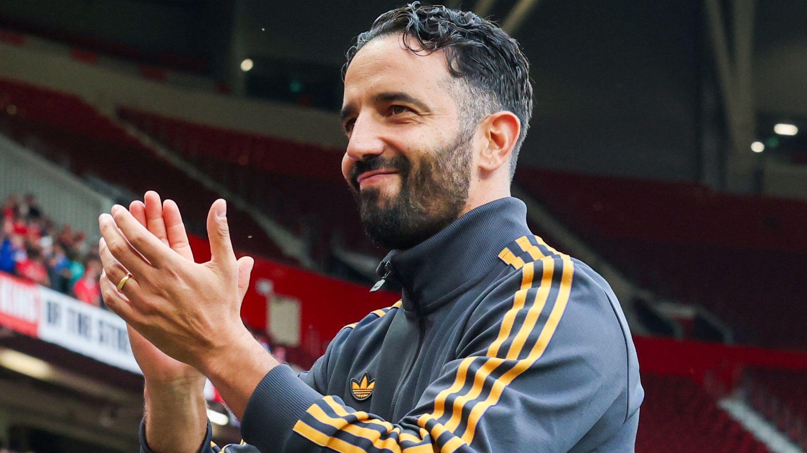 Red Devils 'receive offer' for £47.5m unwanted flop but player's exit stance is a mystery