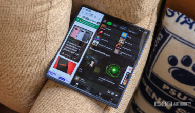 Samsung Galaxy Z Fold 7 split screen spotify chrome