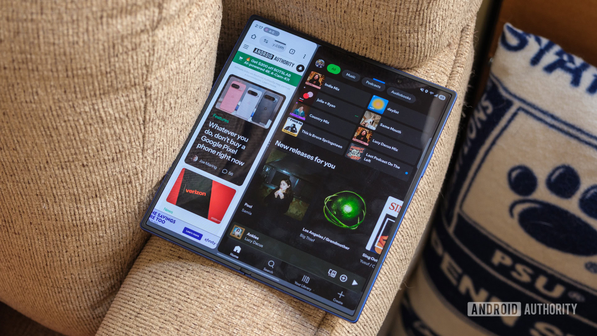 Samsung Galaxy Z Fold 7 split screen spotify chrome