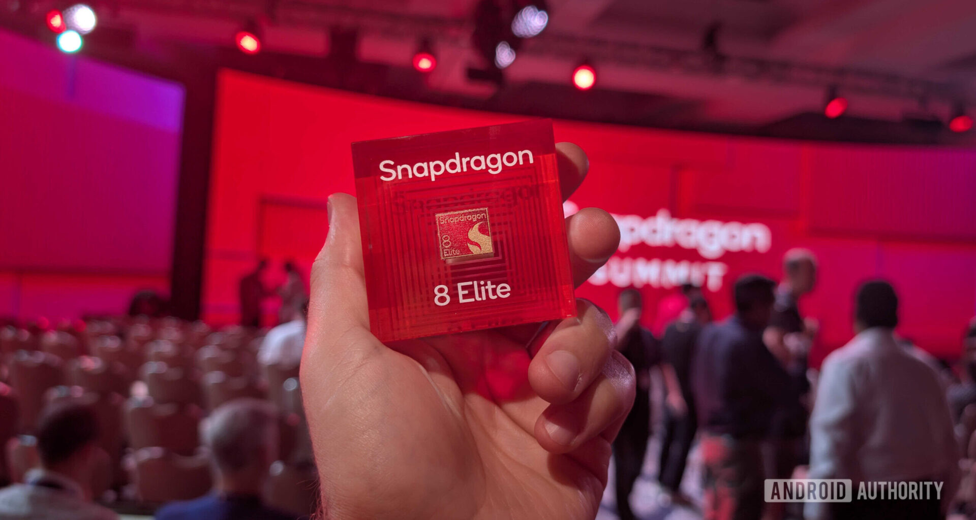A Snapdragon 8 Elite dummy chip.