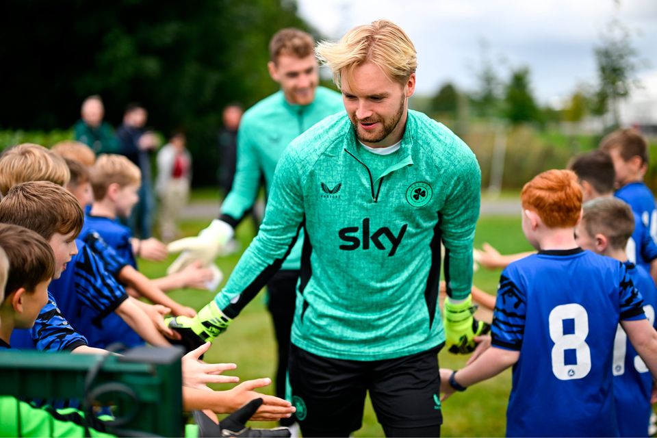  Goalkeeper Caoimhin Kelleher with players from Manorhamilton Rangers during a Republic of Ireland training session at the FAI National Training Centre in Abbotstown, Dublin. Photo by Stephen McCarthy/Sportsfile