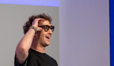 Meta unveils new smart Ray-Ban glasses with augmented reality display – The Irish Times