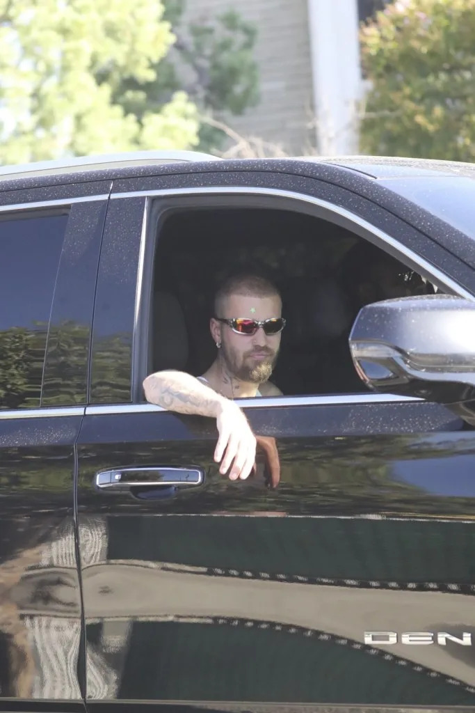 He also had a shaved head and wore cool silver sunglasses. LESE / BACKGRID