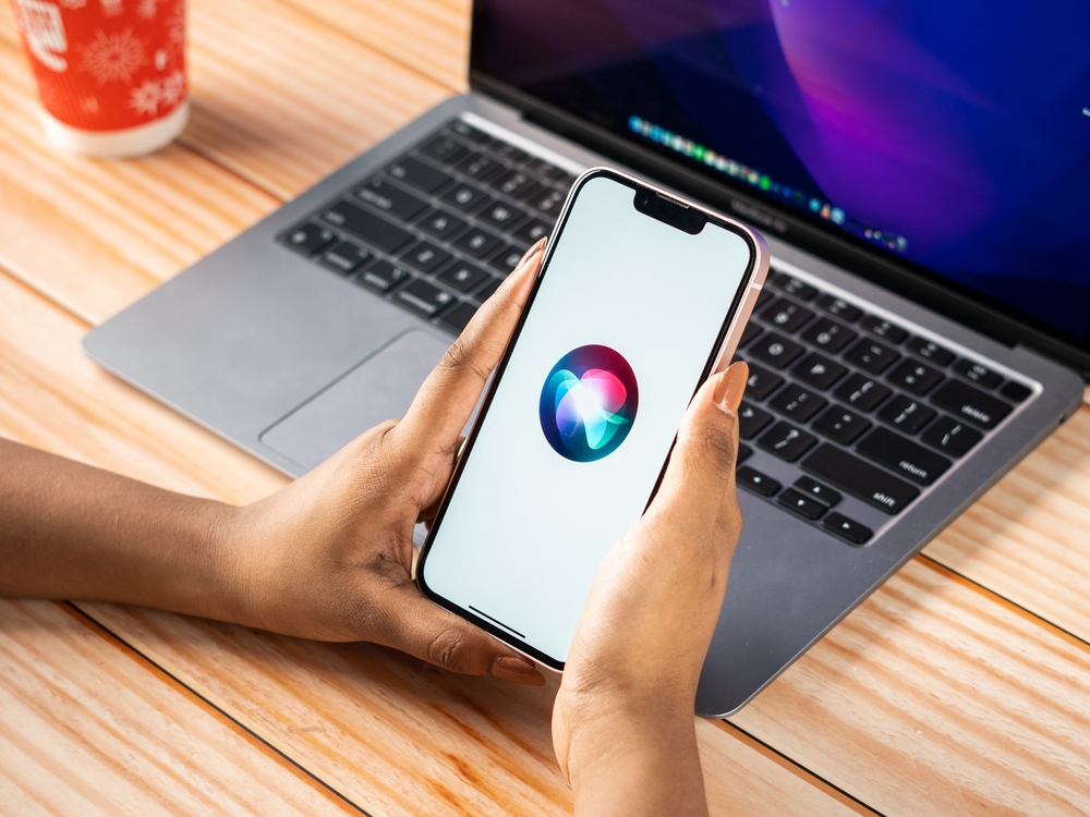 Apple Trails Rivals with ChatGPT-Like Siri App Still in Testing