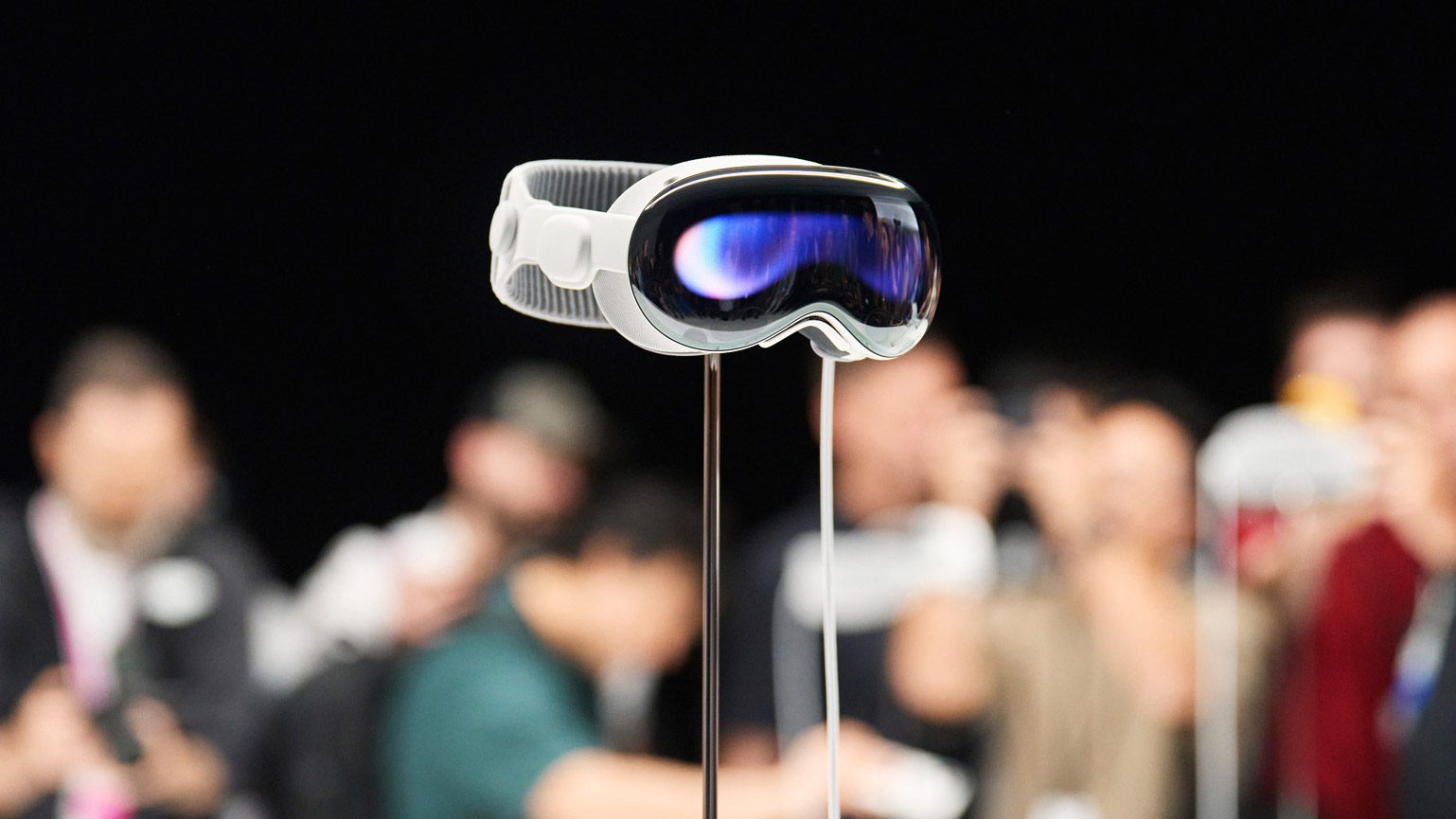 Apple ‘Vision Air’ Rumored for 2027, Reportedly 40% Lighter and 50% Cheaper Than Vision Pro