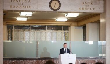 Central bank lowers expectations for Greek growth