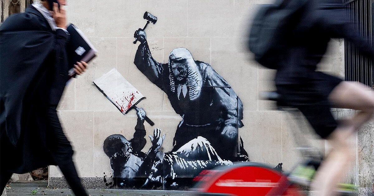 banksy returns with judge-and-protester mural at london's royal courts of justice