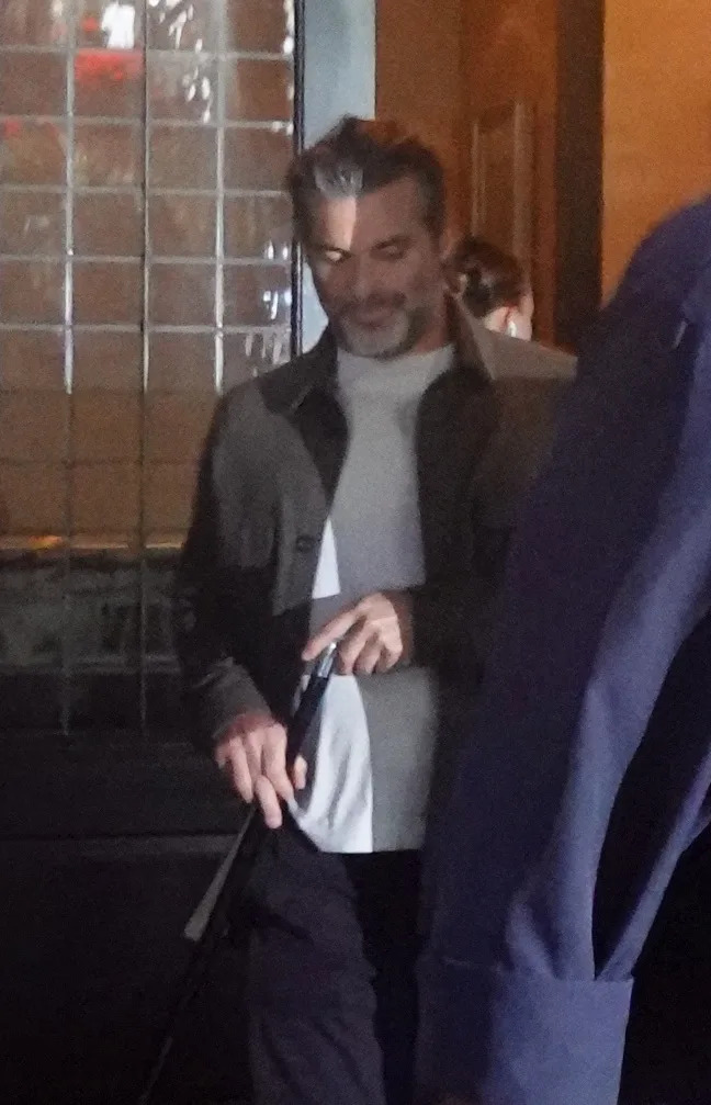 Curtis followed behind Aniston with a cane as he sported a dark brown jacket and a white T-shirt underneath. Rick Davis / SplashNews.com