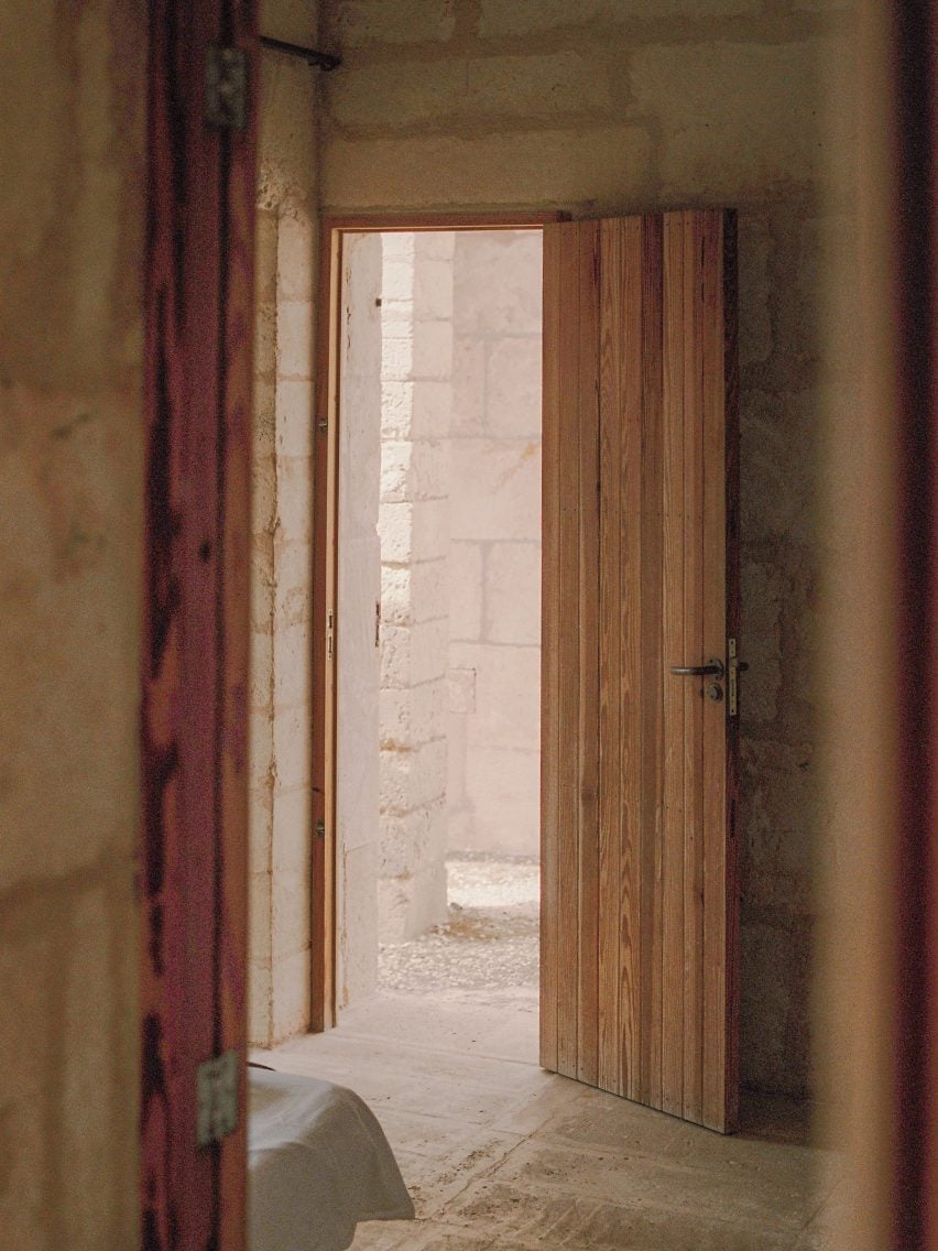 Doorway in Jørn Utzon's Can Lis photographed by Alex Dormon