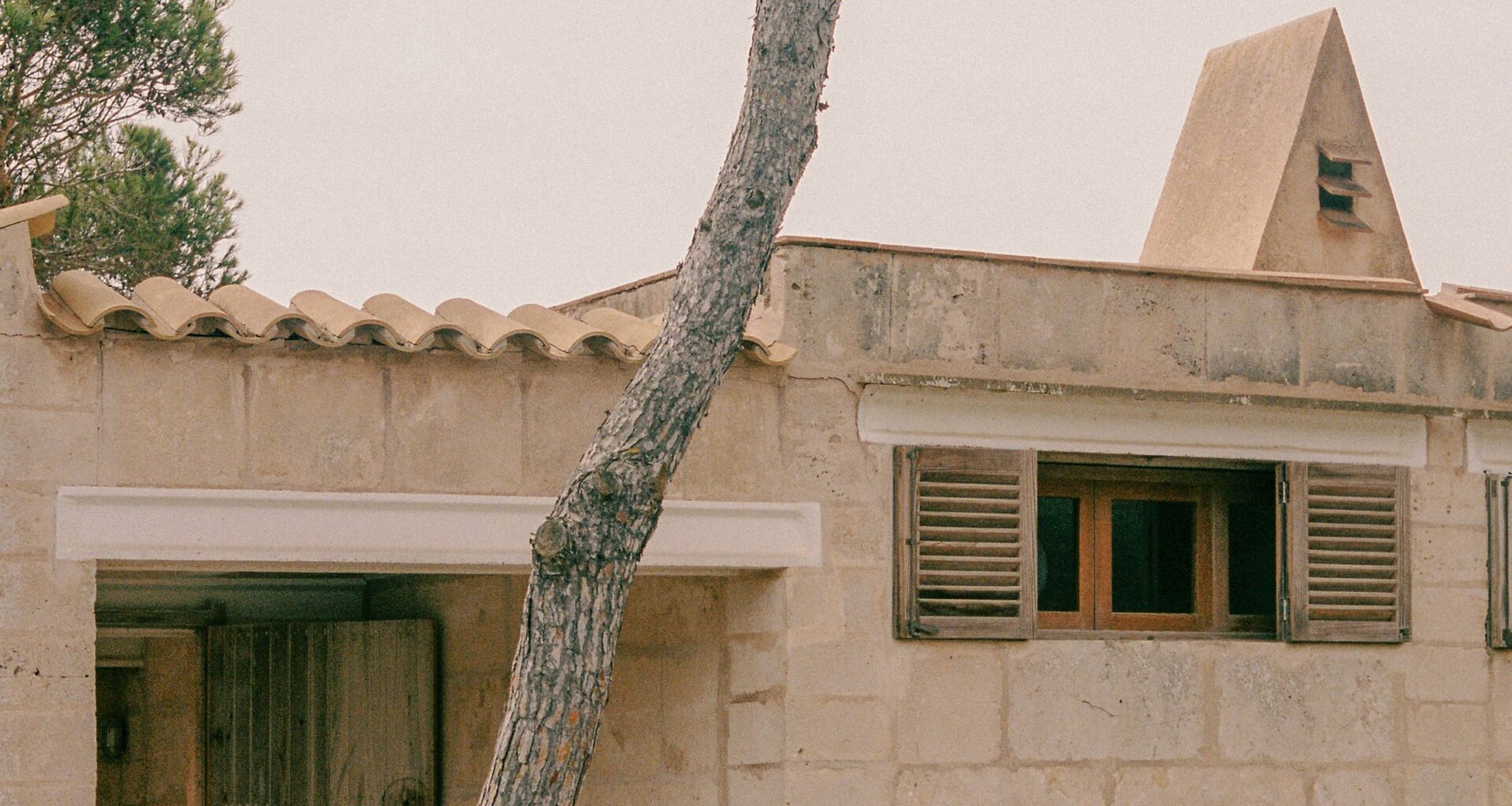 Jørn Utzon's Can Lis captured in photography by Alex Dormon