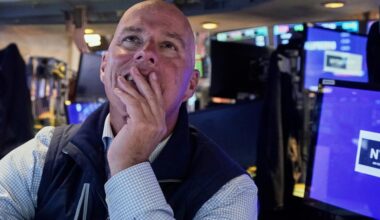 Wall Street aims for records as stocks rise Monday