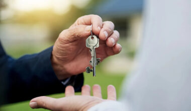 Man Asks Woman to Move Out After Inheriting Family Home, Even Though She Was Like a 'Sister' to Him