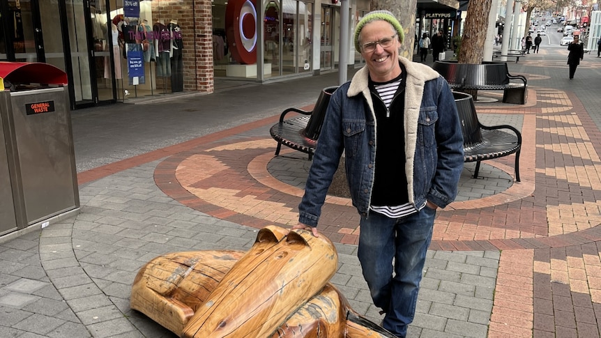 Meet Patrick Hall, the artist behind the dog, fish and pig in Hobart's Elizabeth Street Mall