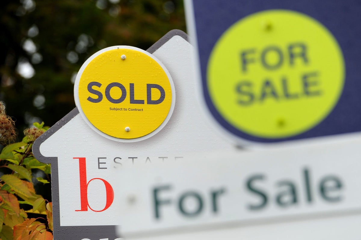 Average UK house price falls as ‘market catches its breath’