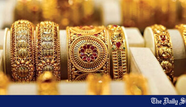 Gold nears record $3,600 in global market