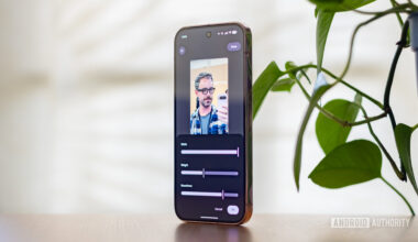 A Pixel 9 Pro showing Calling Card font customization options.