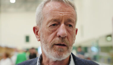 Seán Kelly 'reluctantly' withdraws from Áras race, clearing way for Heather Humphreys