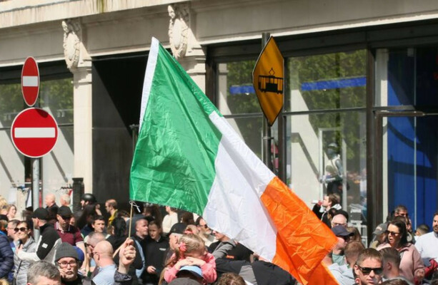 Dublin council considers removing Tricolour from public spaces over use by anti-migrant groups