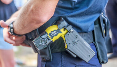 Should frontline gardaí carry tasers? · TheJournal.ie