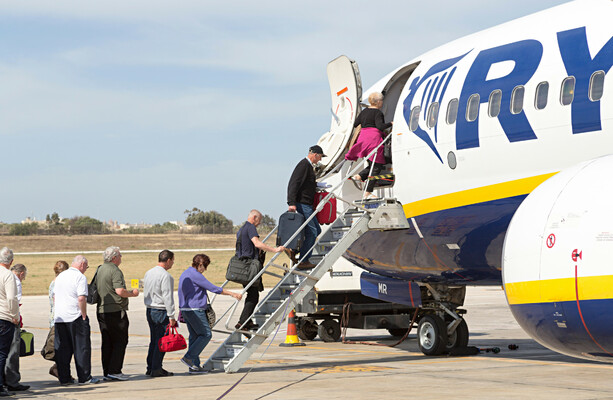 Ryanair increasing personal bag allowance but leading the charge against free carry-on cases - The Journal