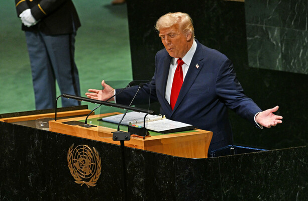 White House launches investigation after UN escalator stopped working when Trump stepped on - The Journal