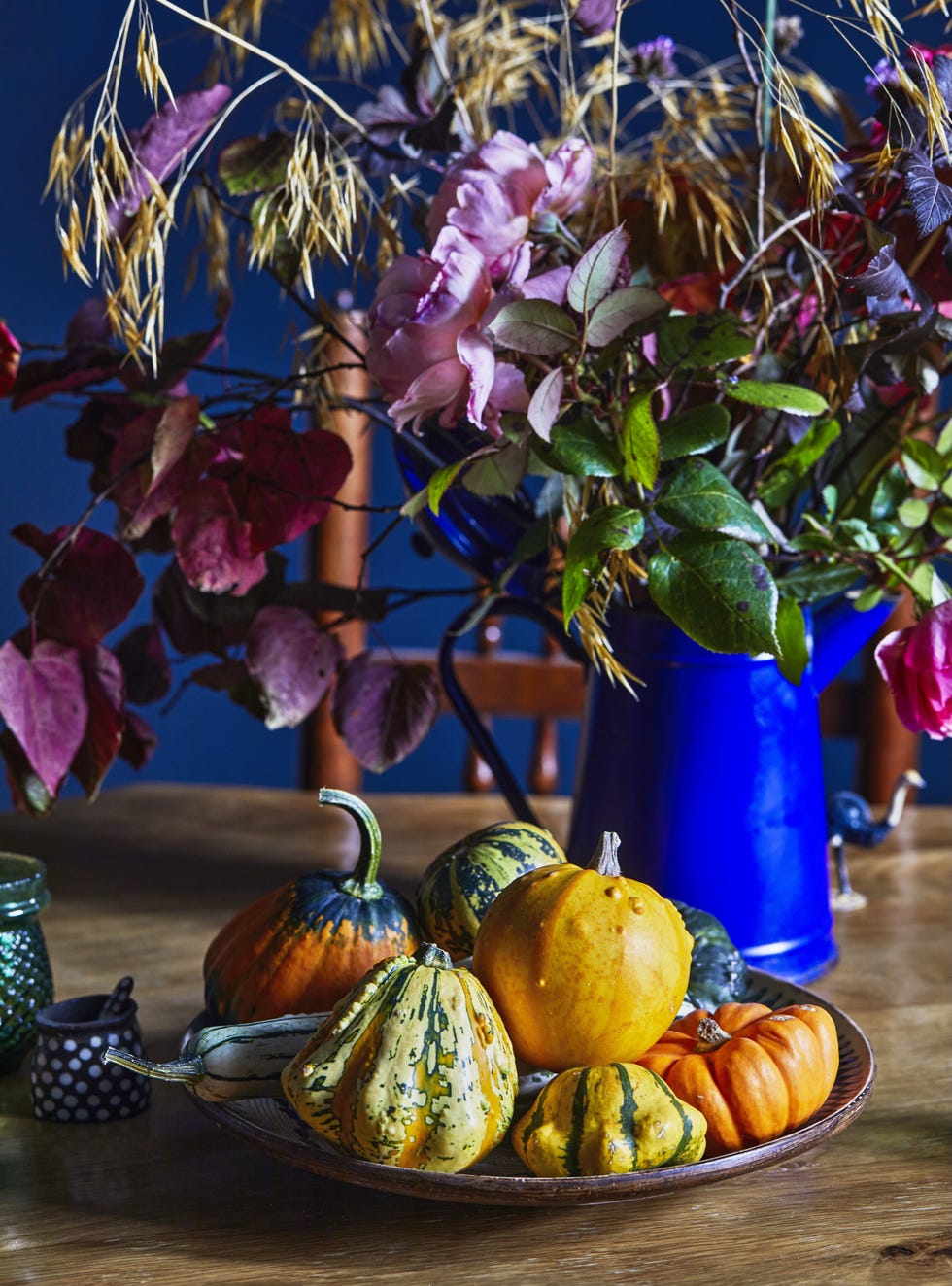 Mini pumpkins as a seasonal table centrepiece miniature pumpkins arranged as a natural seasonal centrepiece in emily sutton’s york home