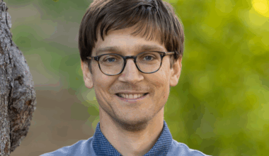 This Stanford computer science professor went to written exams 2 years ago because of AI. He says his students insisted on it