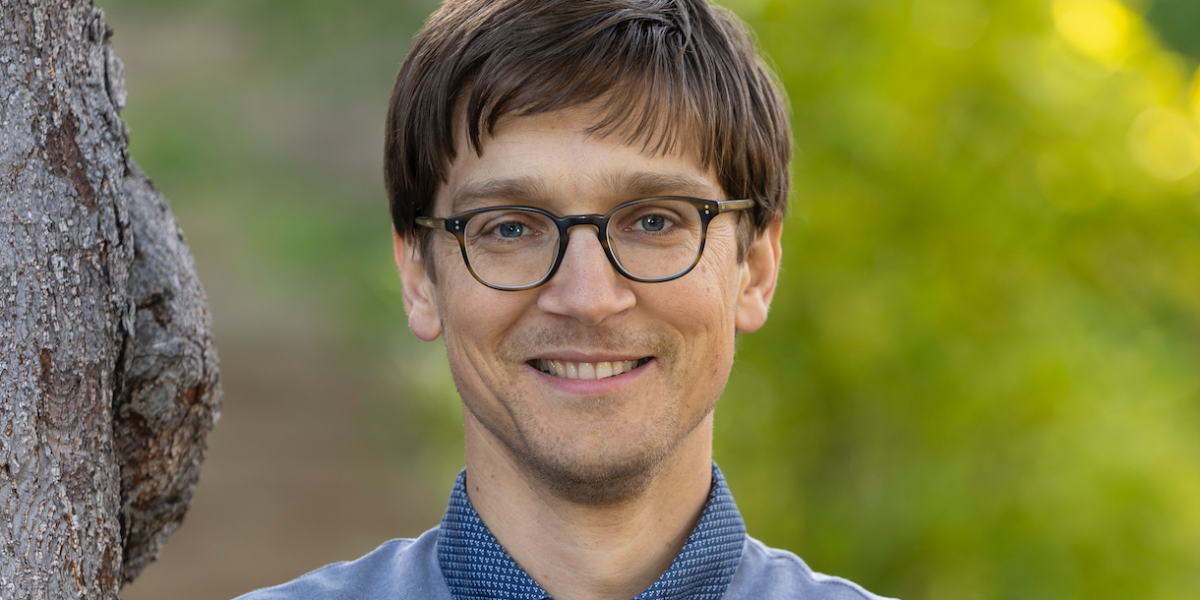 This Stanford computer science professor went to written exams 2 years ago because of AI. He says his students insisted on it