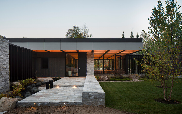 The House of la Baie de l’Ours / ACDF Architecture - Image 1 of 32
