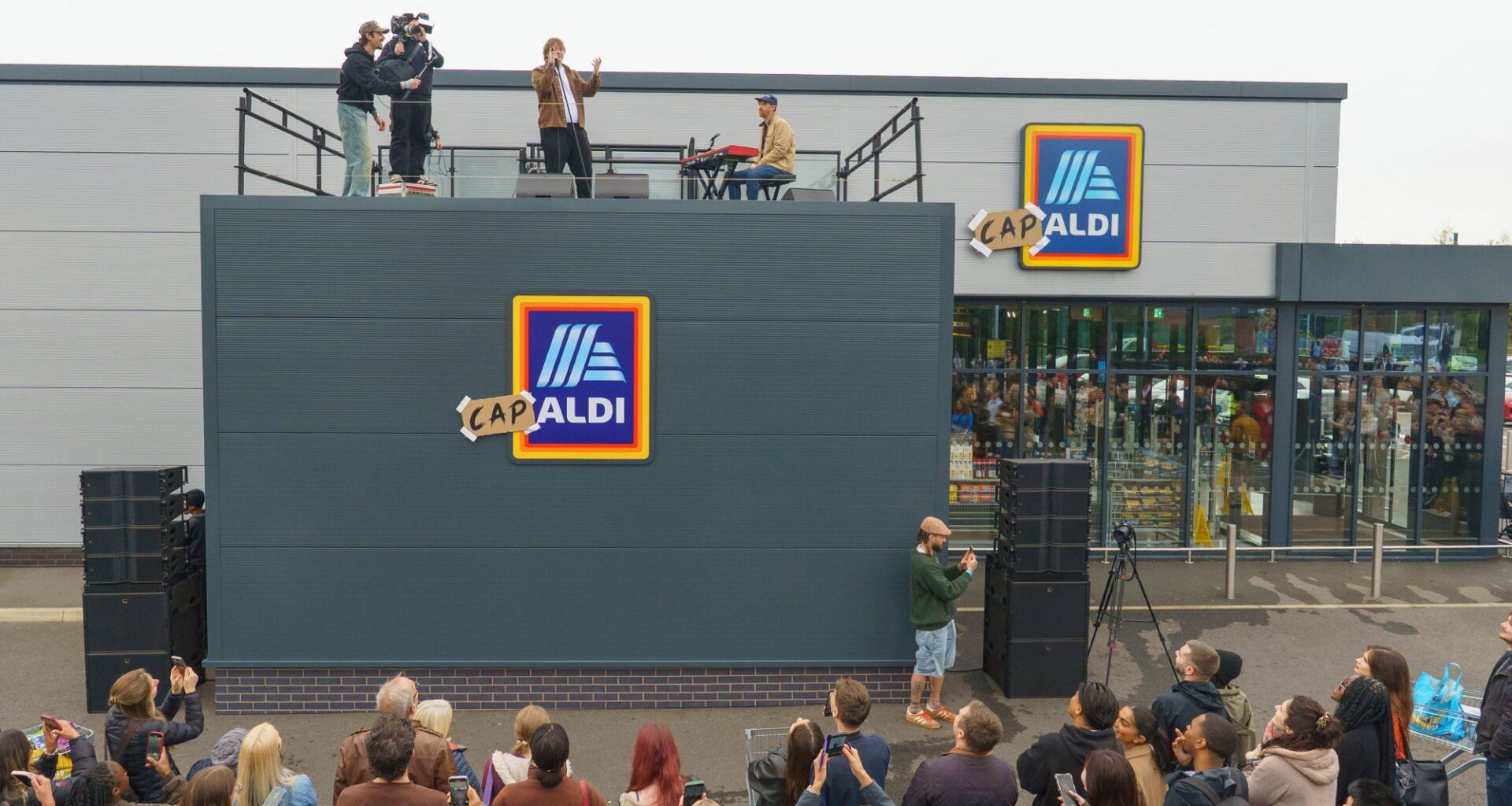 Lewis Capaldi surprises fans with performance of ‘Something In The Heavens' on supermarket roof