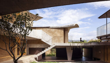 curving eaves top chinese residence’s sky-well volumes by xian architects