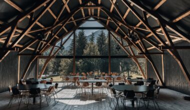 Office Inainn adds timber restaurant to barn in Norway