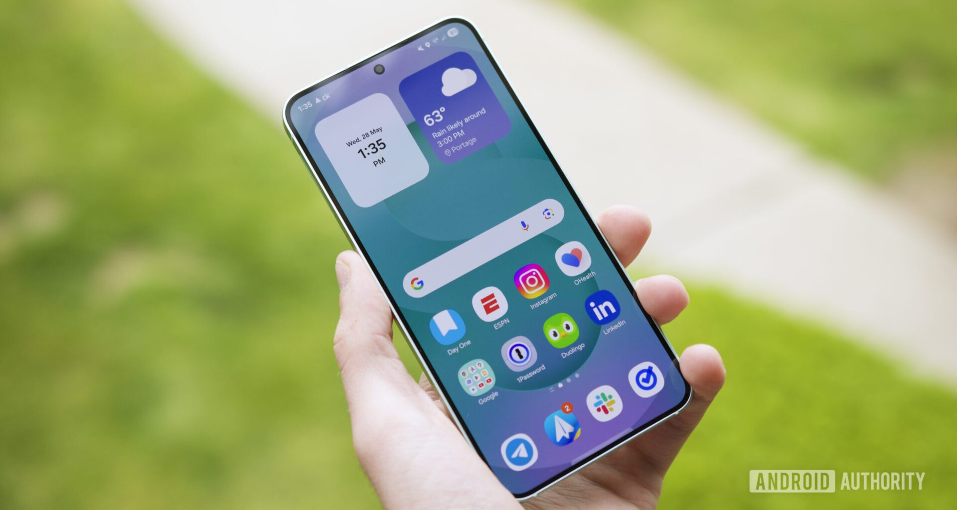 A Samsung Galaxy S25 running the One UI 8 beta.