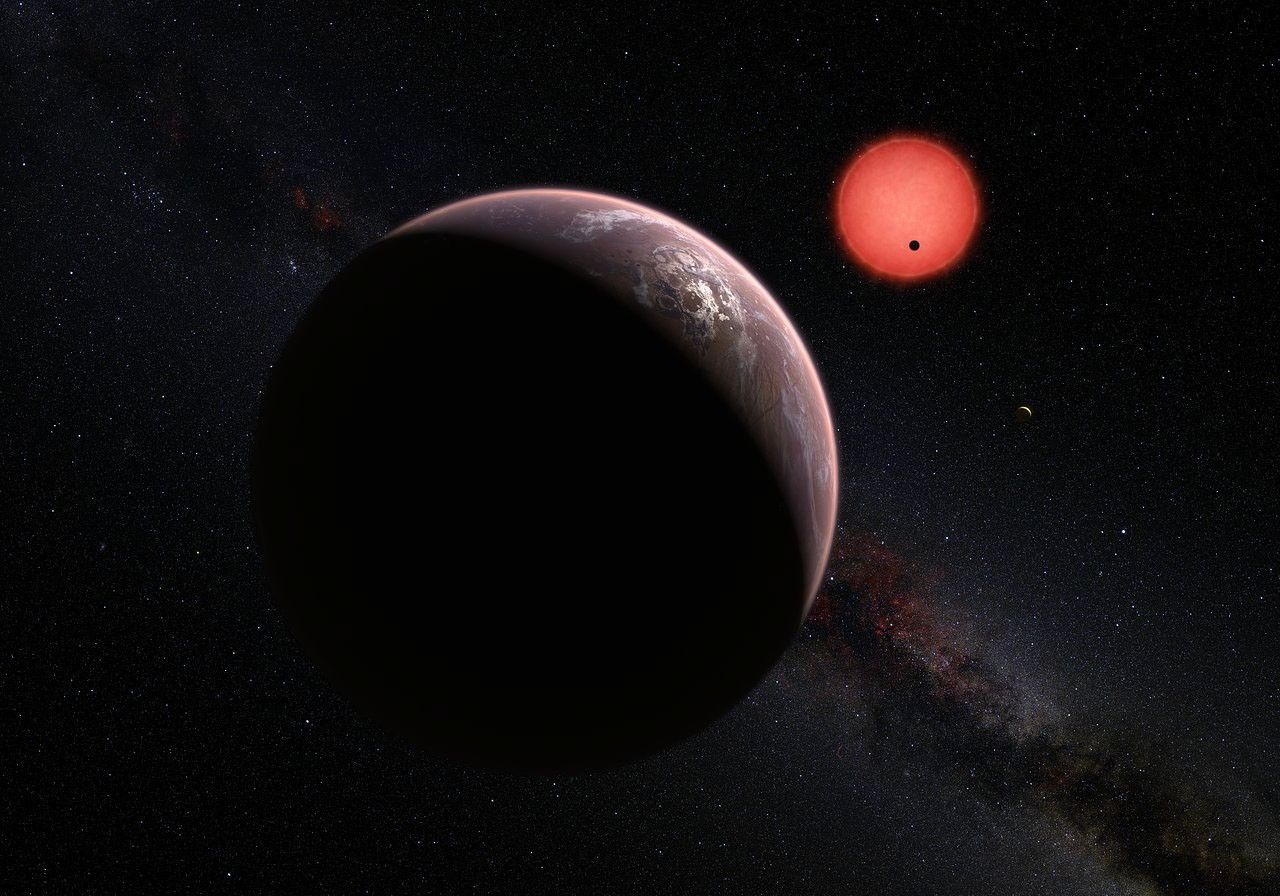 Artist�s impression of three planets orbiting an ultra-cool dwarf star