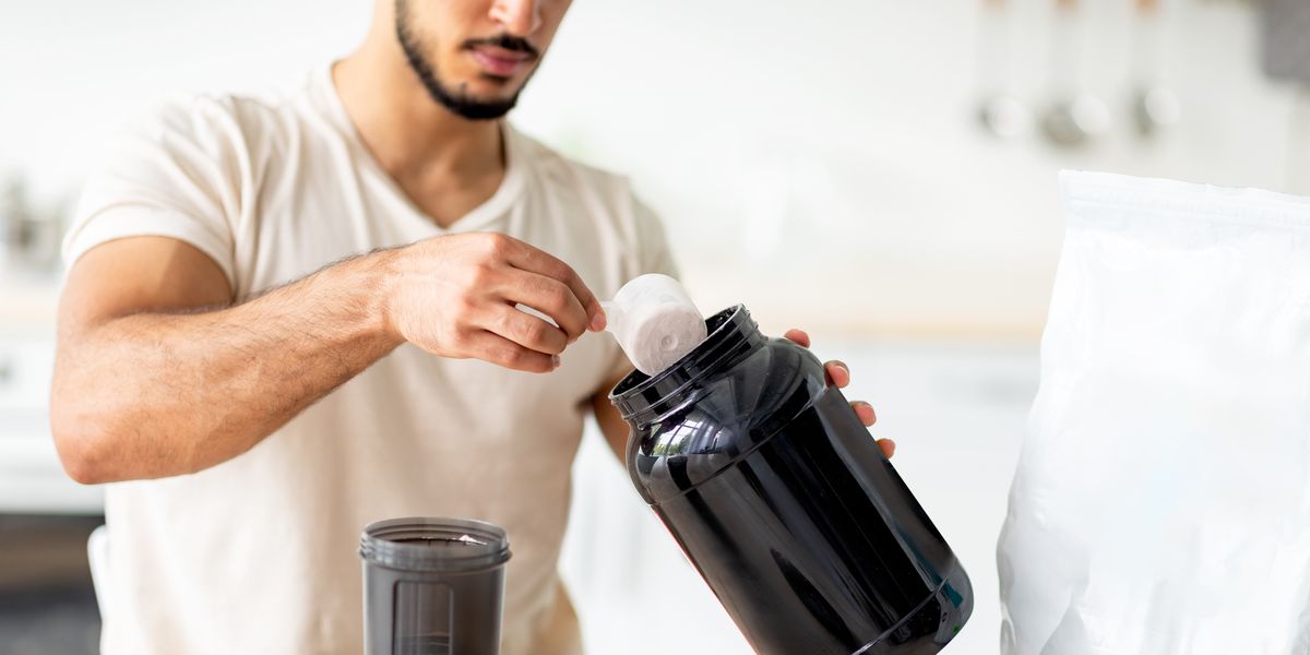 5 Things You Should Never Mix With Creatine, According to Nutrition Experts