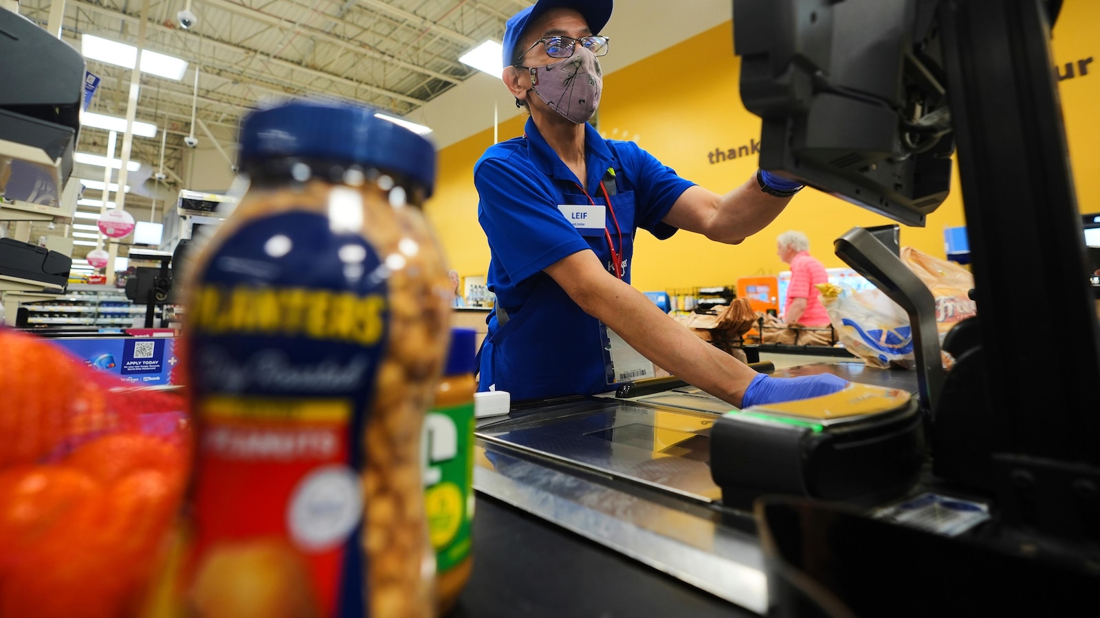 Retail sales up 0.6% in August from July even as tariffs lead to price hikes