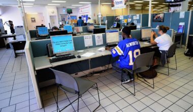 US private payrolls decline in September