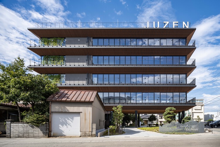 Juzen Chemical Corporation Head Office / KEY OPERATION INC. / ARCHITECTS - Image 1 of 33