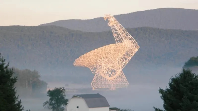 Using a worldwide network of radio telescopes including the Green Bank Telescope in West Virginia, astronomers have discovered a mysterious object in the distant universe. (CREDIT: Dave Curry (NSF/AUI/NRAO))