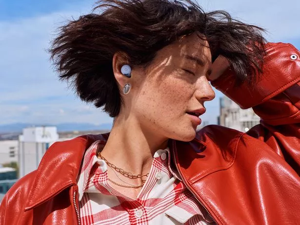 When the G logo is upright like here, you know the bud is inserted correctly