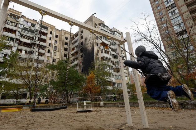 Vladimir Putin observes test of Russia’s new nuclear missile and threatens its deployment