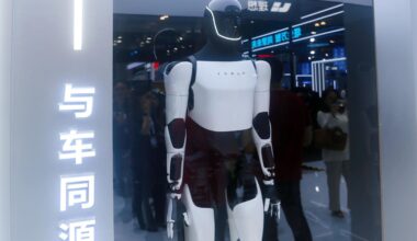 Elon Musk’s Optimus Robots Face Speedy Downfall On Mars, Scholar Says