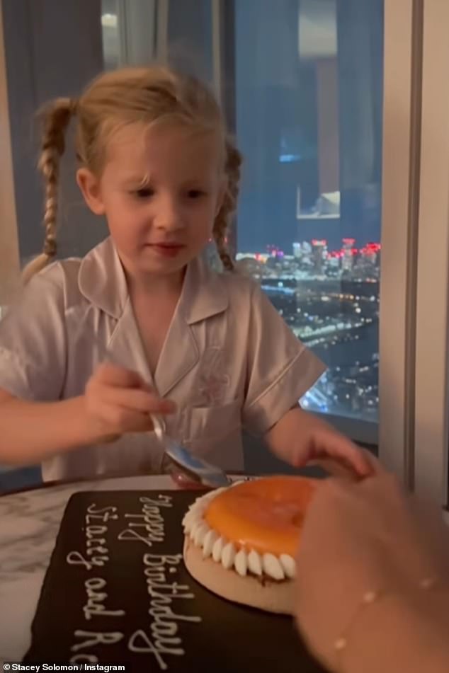 To finish off their mother-daughter trip, the pair tucked into a birthday dessert in the evening in their room overlooking the picturesque city