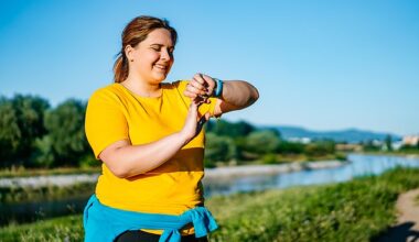 Researchers found users felt ¿shame¿ when logging unhealthy foods, ¿irritation¿ by notifications sent by the apps and disappointment when people were not able to meet their goals (picture posed by model)