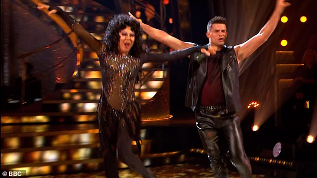 Closing the show, was La Voix and Aljaž as they transformed into Cher for a Salsa to the icon's hit Strong Enough